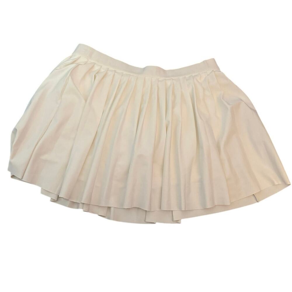 Tretorn Women’s Athletic Tennis Golf. White Size Large. Pleated with shorts
